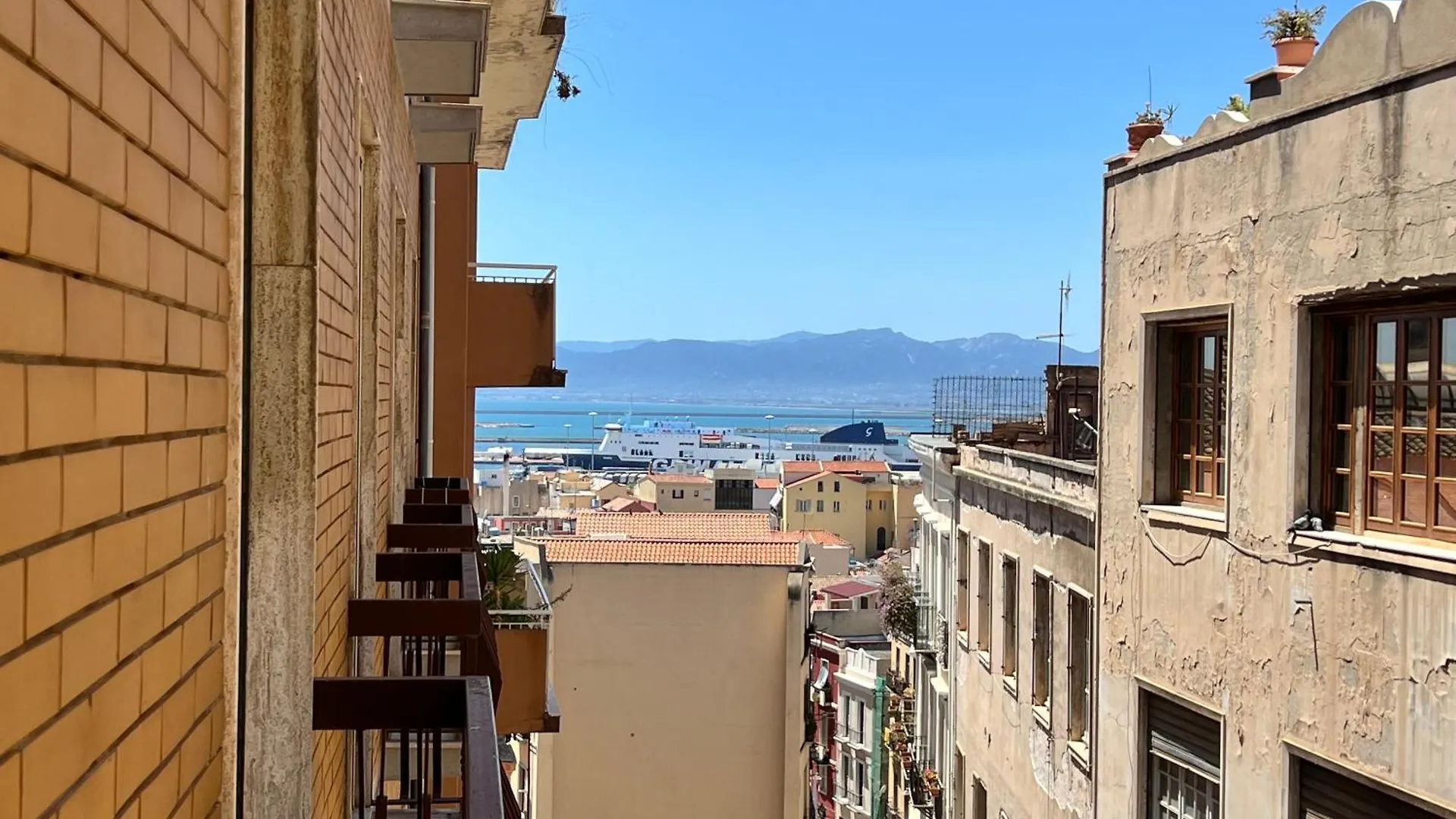 Happy Holiday Family Cagliari Apartment Italy